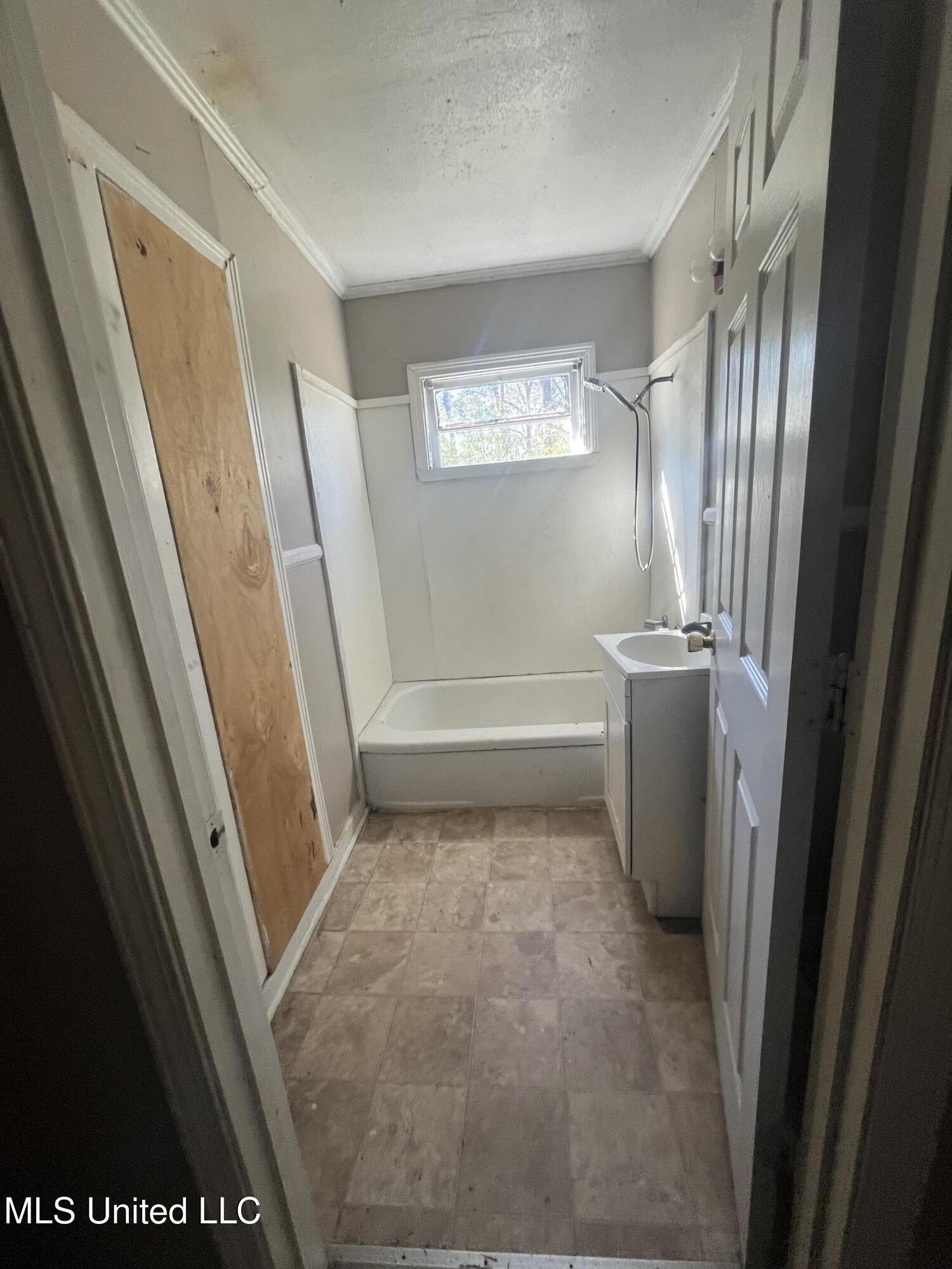 979 Winn Street Jackson, MS 39204 - Photo 5 of 24 IMG_1805