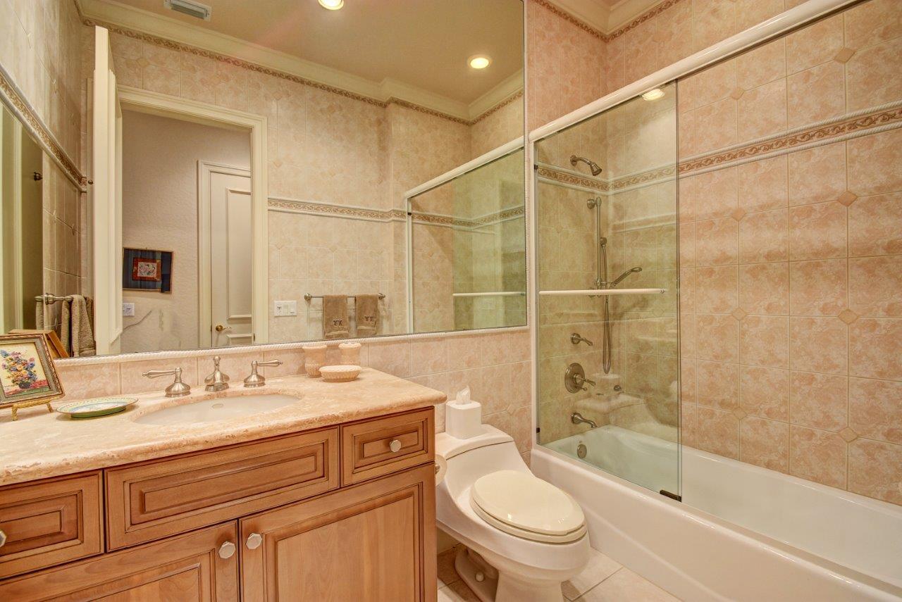 19667 Oakbrook Circle Boca Raton, FL 33434 - Photo 56 of 82 Guest Bathroom
