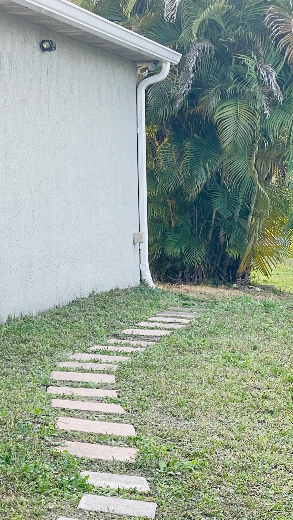 426 Easy Street Sebastian, FL 32958 - Photo 6 of 12 IMG_6854