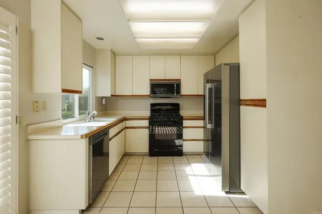 $1,220,000 | 6871 Seaspray Lane, Carlsbad, CA 92011