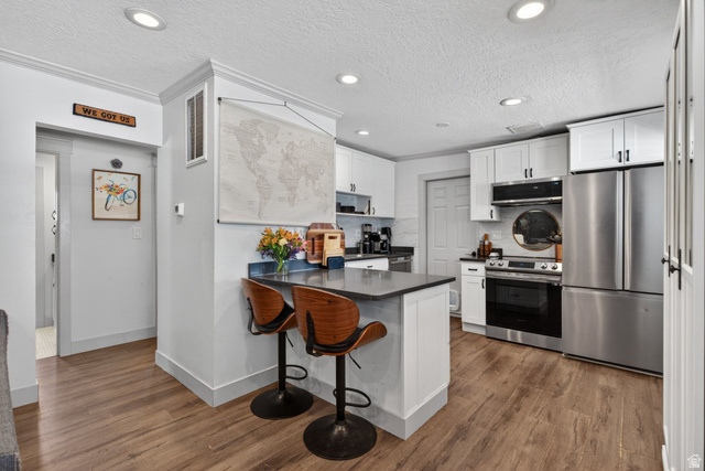 756 East Carnation Drive Sandy, UT 84094 - Photo 9 of 41