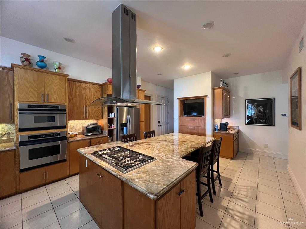 416 Frio Street Mission, TX 78572 - Photo 4 of 35 a kitchen with a table and chairs in it