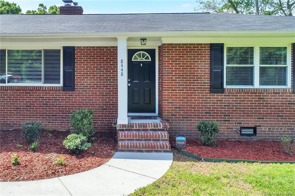 8448 Pence Road Charlotte, NC 28215 - Photo 4 of 32 Gallery Image 4