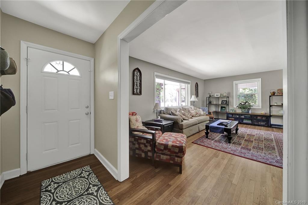 8448 Pence Road Charlotte, NC 28215 - Photo 5 of 32 Gallery Image 5