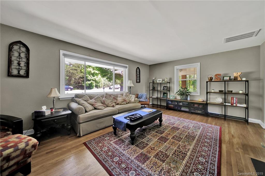 8448 Pence Road Charlotte, NC 28215 - Photo 6 of 32 Gallery Image 6