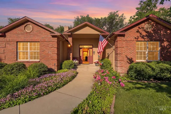 $575,000 | 115 Walnut Creek Way, Nampa, ID 83686