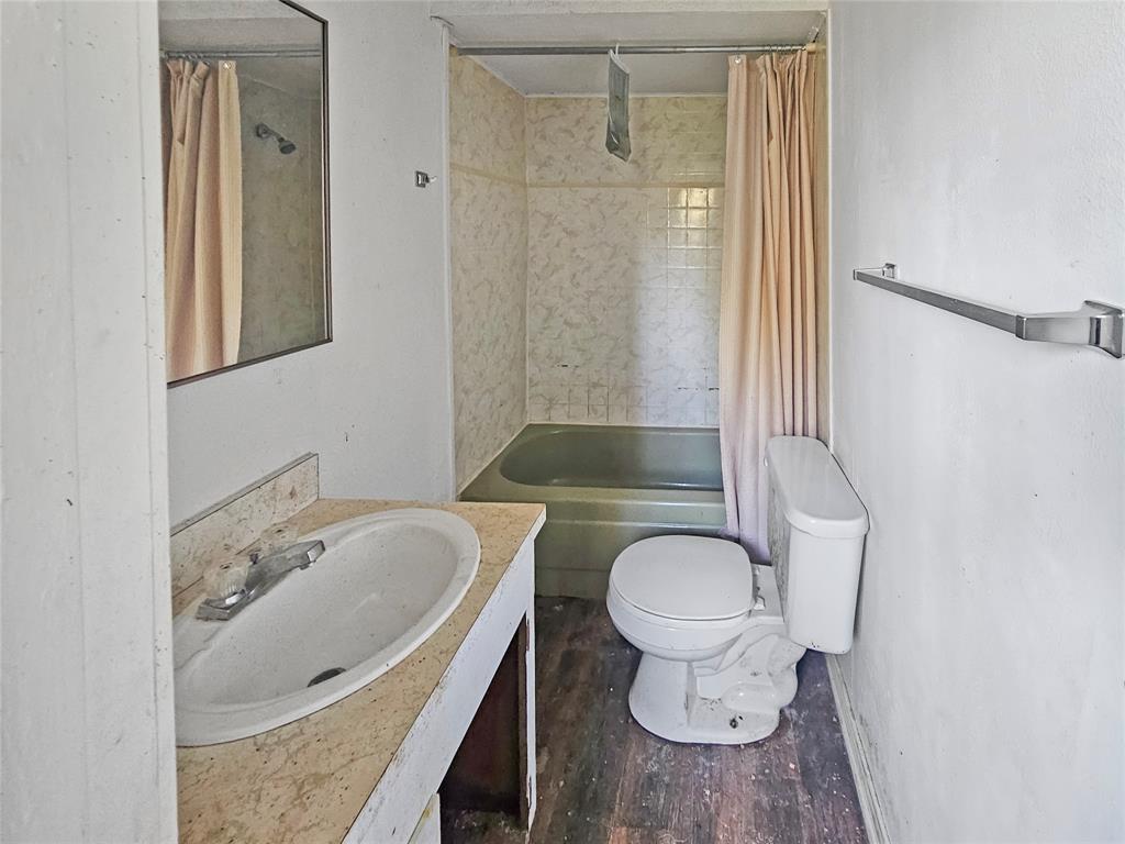 709 Cedarcrest Drive Tool, TX 75143 - Photo 13 of 15 a bathroom with a sink a toilet and shower