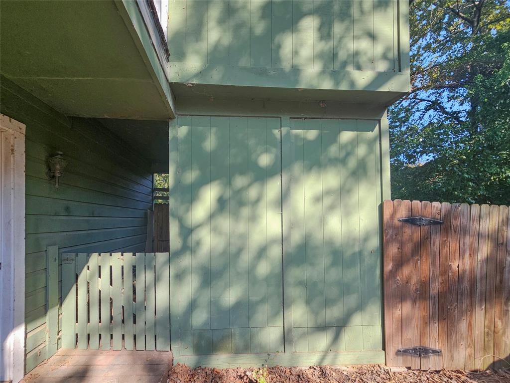 709 Cedarcrest Drive Tool, TX 75143 - Photo 7 of 15 a view of balcony