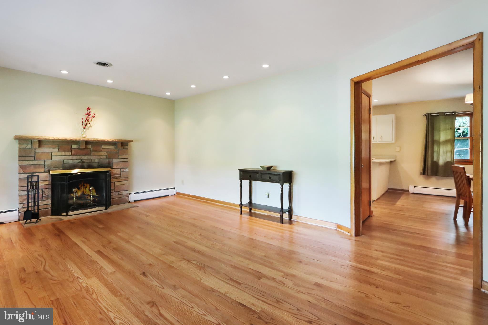 7639 Old Receiver Road Frederick, MD 21702 - Photo 3 of 29 Living Room