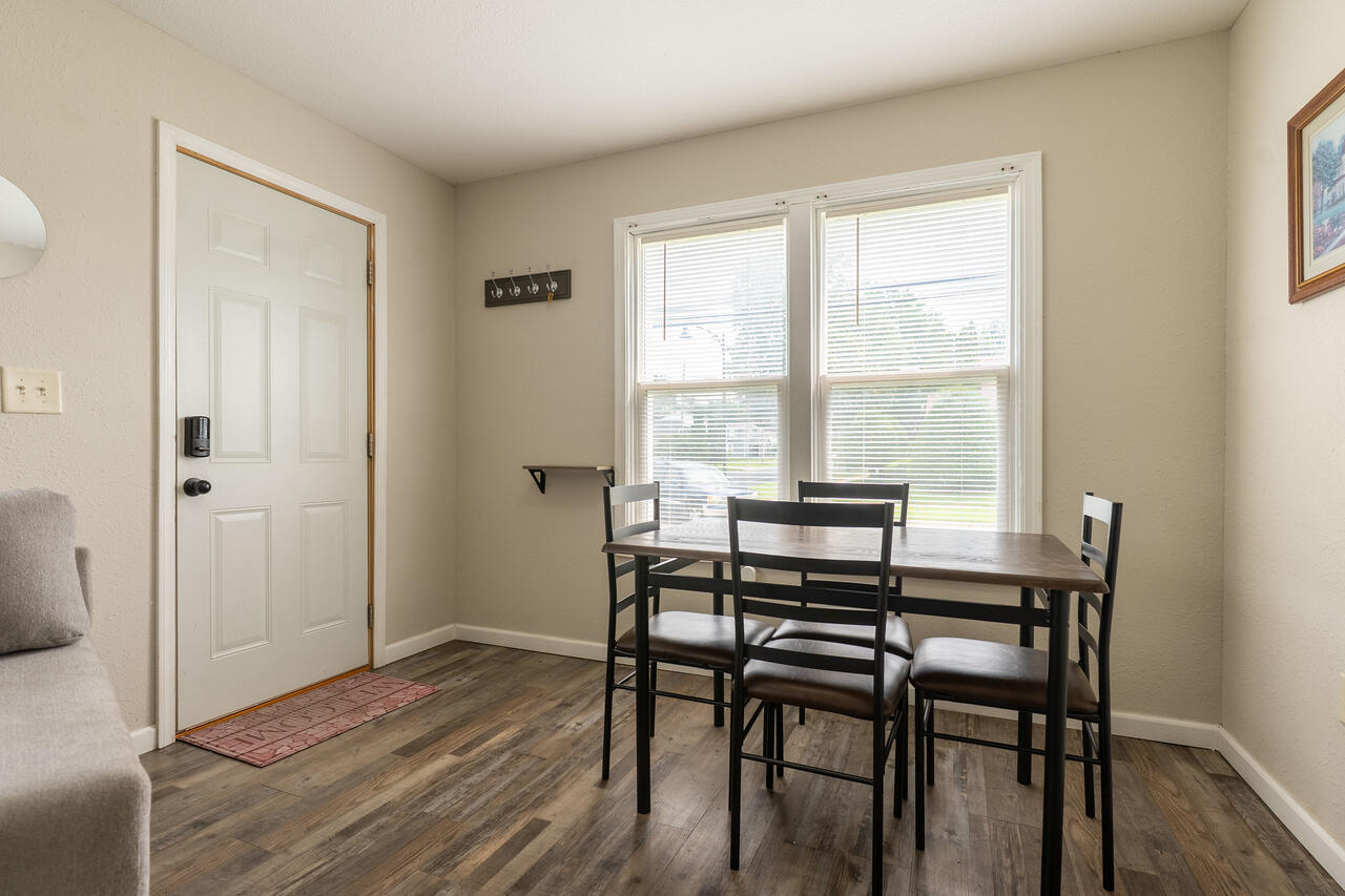 1702 Wisconsin Avenue, Unit 1704 Beloit, WI 53511 - Photo 4 of 23 Unit 1 Mini Dinette