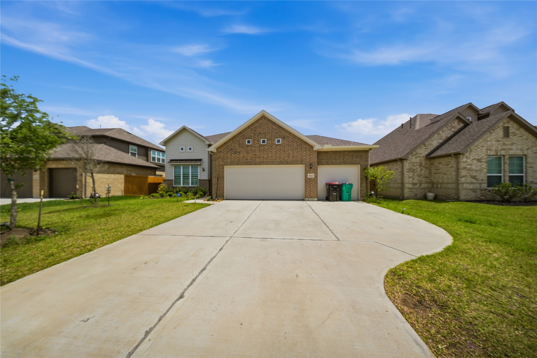 1622 Homewood Point Lane Rosharon, TX 77583 - Photo 2 of 41 a front view of a house with a yard