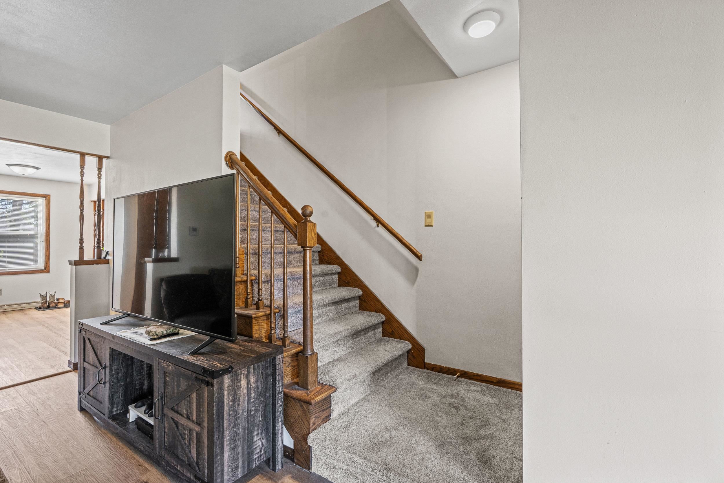 706 North Hawthorne Drive Appleton, WI 54915 - Photo 12 of 64