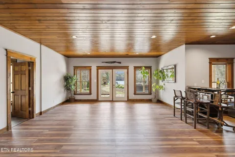 $1,499,999 | 514 Bluff View Road, New Tazewell, TN 37825