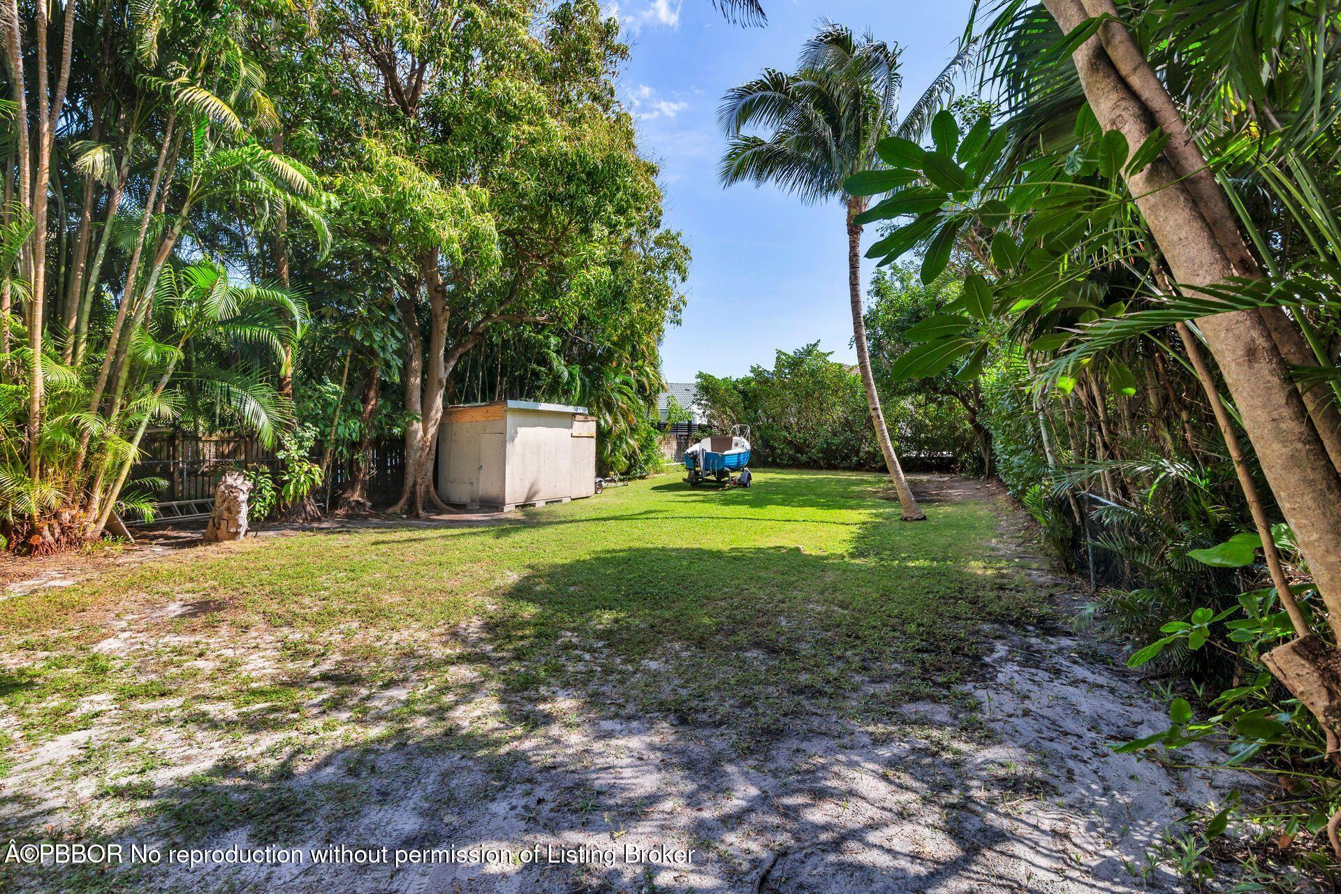 4112 Washington Road West Palm Beach, FL 33405 - Photo 27 of 41 a backyard of a house with lots of green space