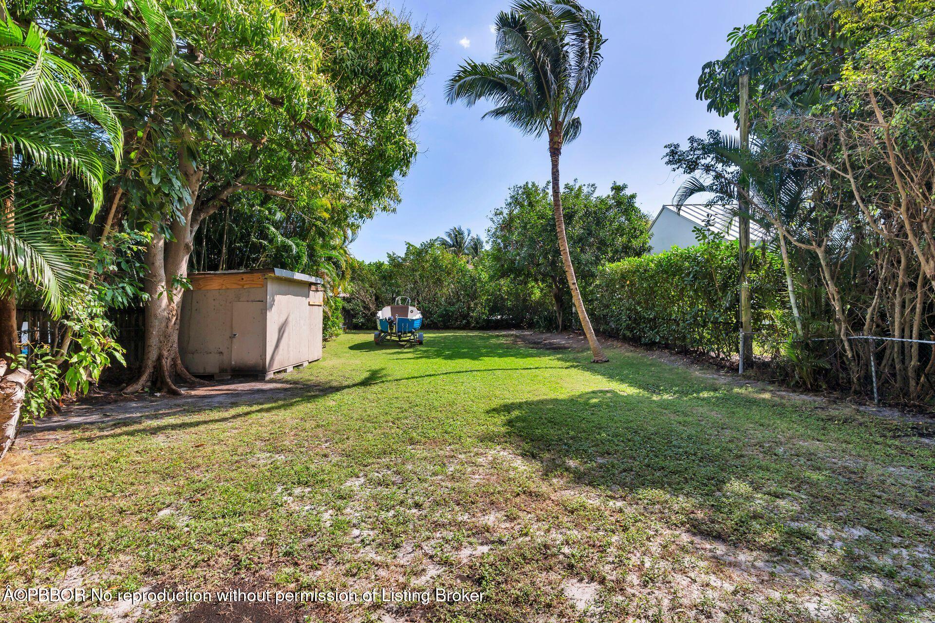 4112 Washington Road West Palm Beach, FL 33405 - Photo 28 of 41 a backyard of a house with lots of green space