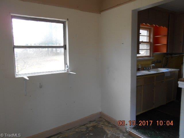 1986 Lakeview Road Asheboro, NC 27203 - Photo 6 of 16 Gallery Image 6