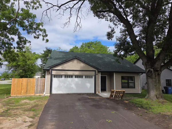 $2,950 | 2270 South Shelby Street, Lake Station, IN 46405
