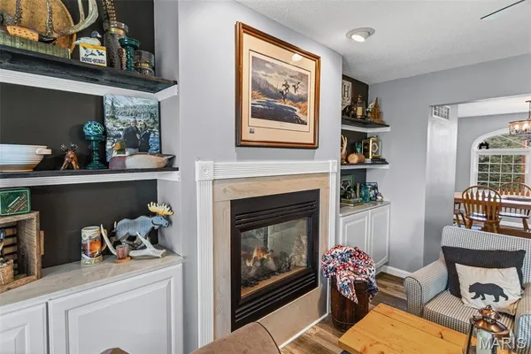 $369,500 | 124 Evergreen Court, Brighton, IL 62012