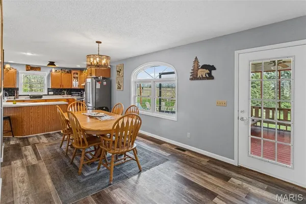 $369,500 | 124 Evergreen Court, Brighton, IL 62012