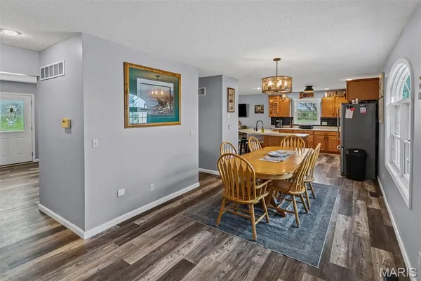 $369,500 | 124 Evergreen Court, Brighton, IL 62012