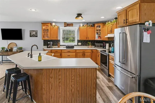 $369,500 | 124 Evergreen Court, Brighton, IL 62012