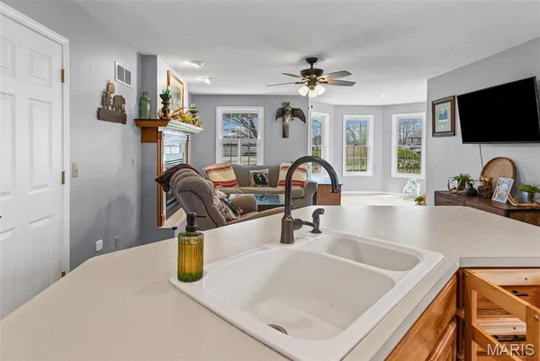 $369,500 | 124 Evergreen Court, Brighton, IL 62012