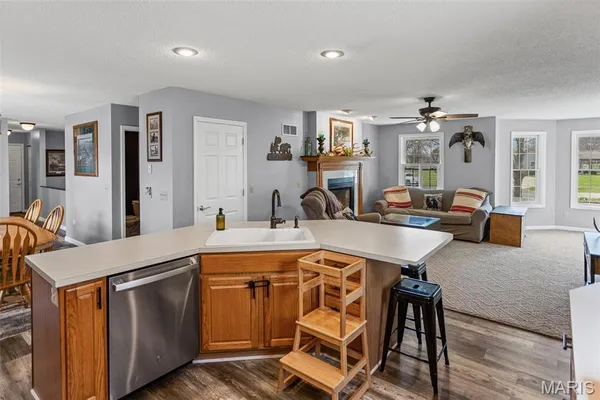 $369,500 | 124 Evergreen Court, Brighton, IL 62012