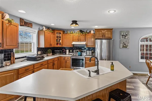 $369,500 | 124 Evergreen Court, Brighton, IL 62012