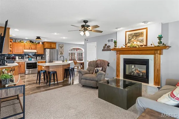 $369,500 | 124 Evergreen Court, Brighton, IL 62012