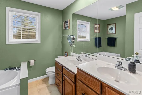 $369,500 | 124 Evergreen Court, Brighton, IL 62012