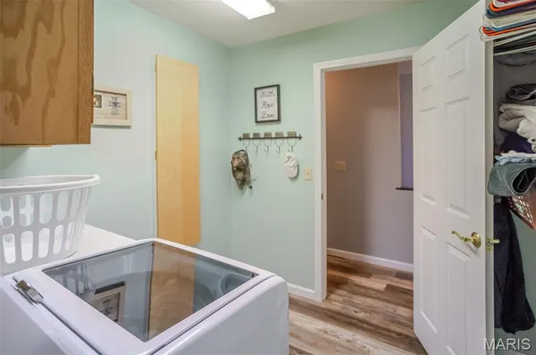 $369,500 | 124 Evergreen Court, Brighton, IL 62012