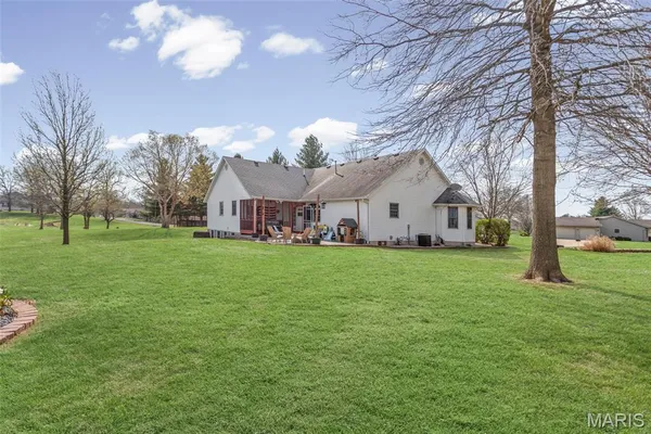 $369,500 | 124 Evergreen Court, Brighton, IL 62012