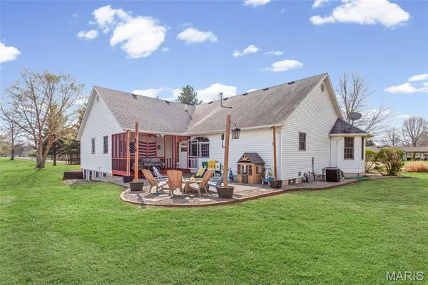 $369,500 | 124 Evergreen Court, Brighton, IL 62012