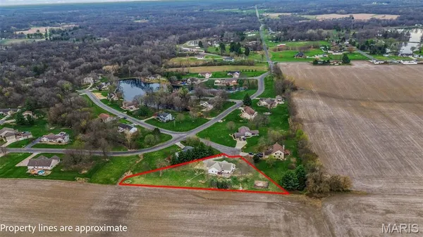 $369,500 | 124 Evergreen Court, Brighton, IL 62012