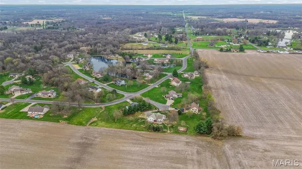 $369,500 | 124 Evergreen Court, Brighton, IL 62012