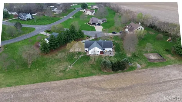 $369,500 | 124 Evergreen Court, Brighton, IL 62012