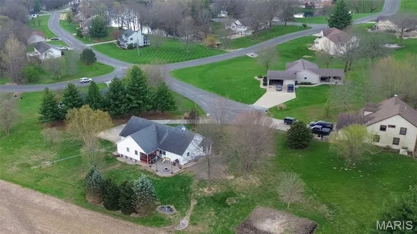 $369,500 | 124 Evergreen Court, Brighton, IL 62012