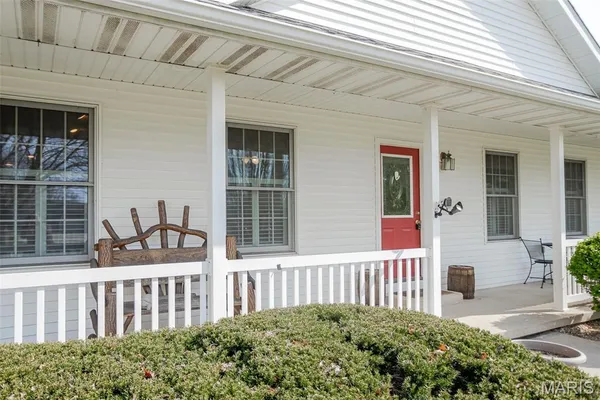 $369,500 | 124 Evergreen Court, Brighton, IL 62012