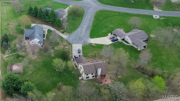 $369,500 | 124 Evergreen Court, Brighton, IL 62012