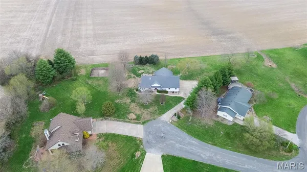 $369,500 | 124 Evergreen Court, Brighton, IL 62012