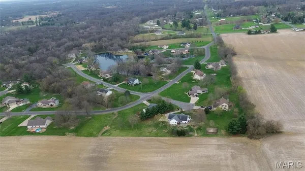 $369,500 | 124 Evergreen Court, Brighton, IL 62012