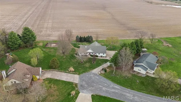 $369,500 | 124 Evergreen Court, Brighton, IL 62012