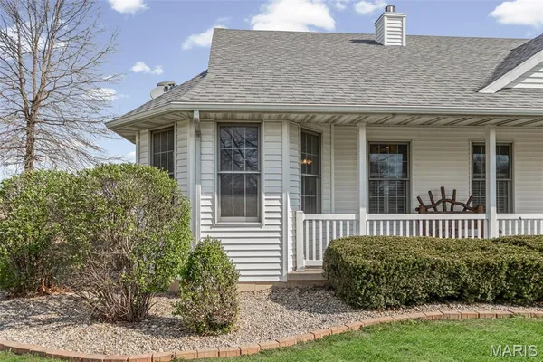 $369,500 | 124 Evergreen Court, Brighton, IL 62012