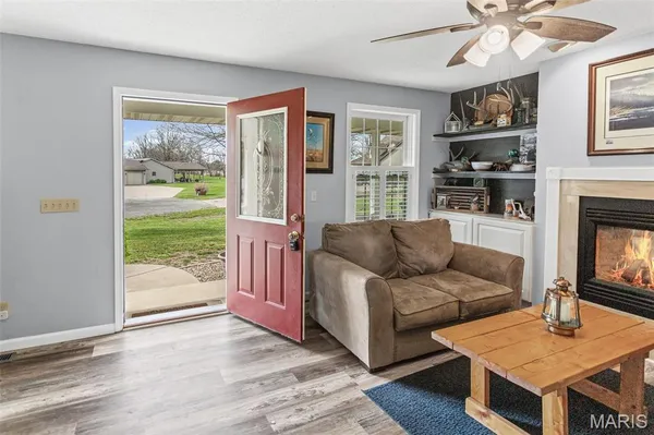 $369,500 | 124 Evergreen Court, Brighton, IL 62012