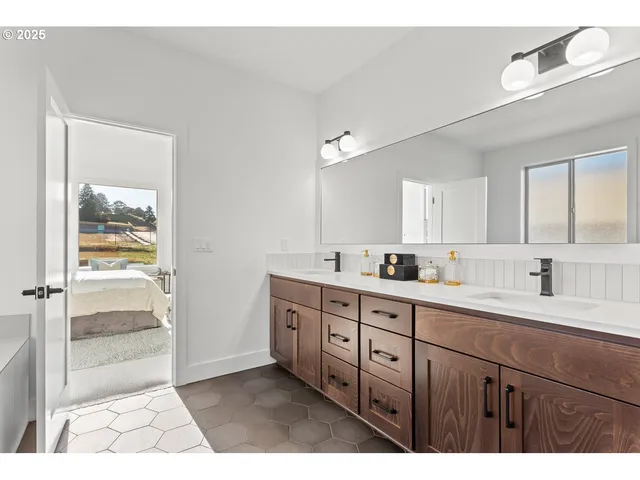 $899,924 | 3245 Butte Drive, Forest Grove, OR 97116