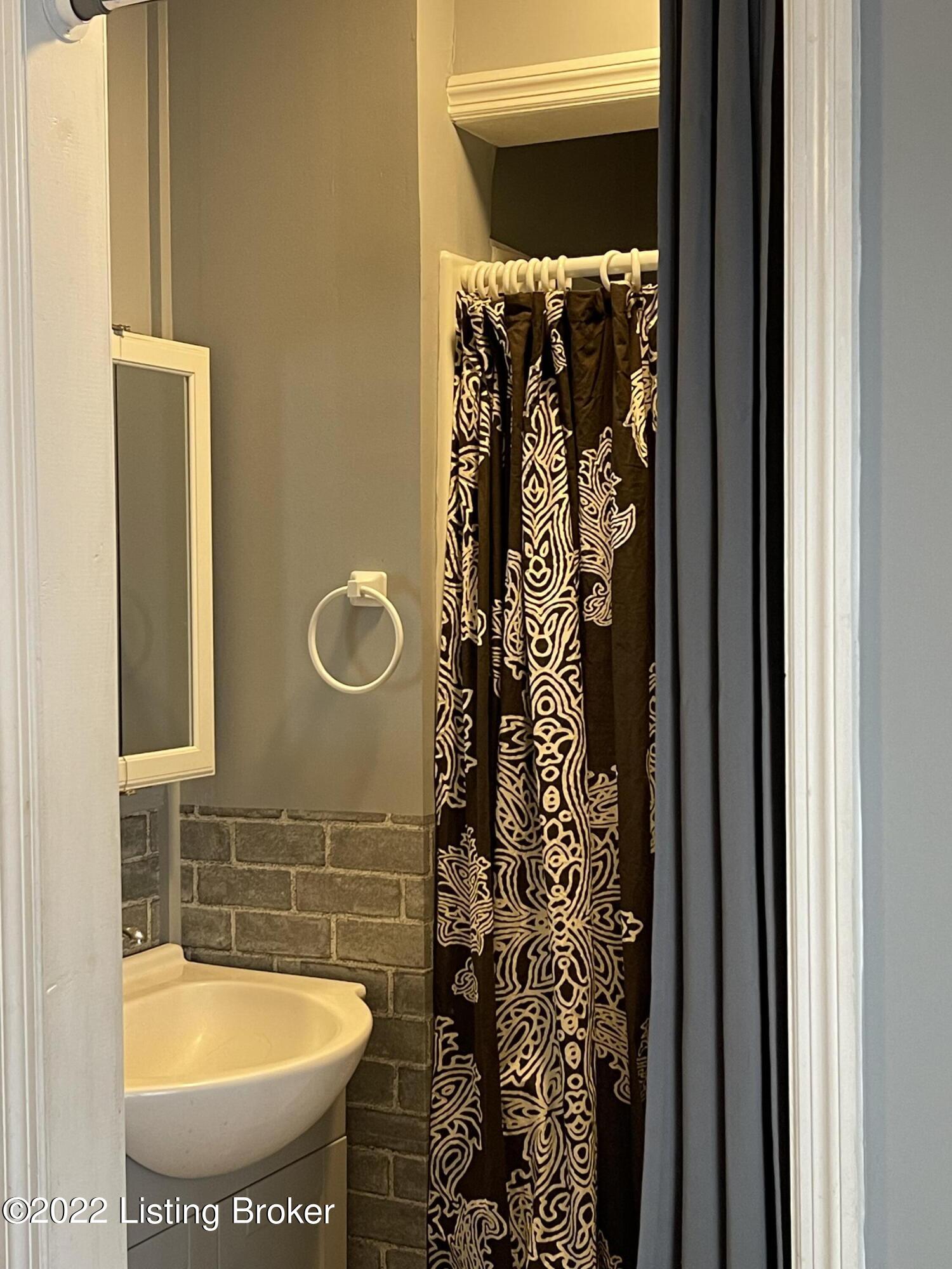 8208 3rd Street Road Louisville, KY 40214 - Photo 70 of 75 Full bath