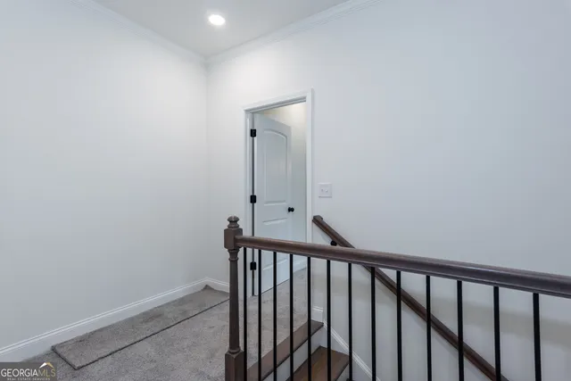 en empty room with windows and ceiling fan