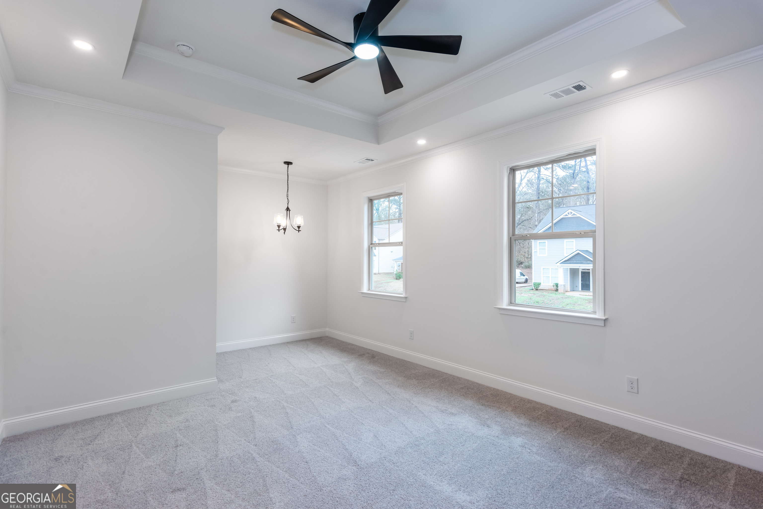3342 Landings S Drive Southwest Atlanta, GA 30331 - Photo 19 of 34 en empty room with windows and ceiling fan