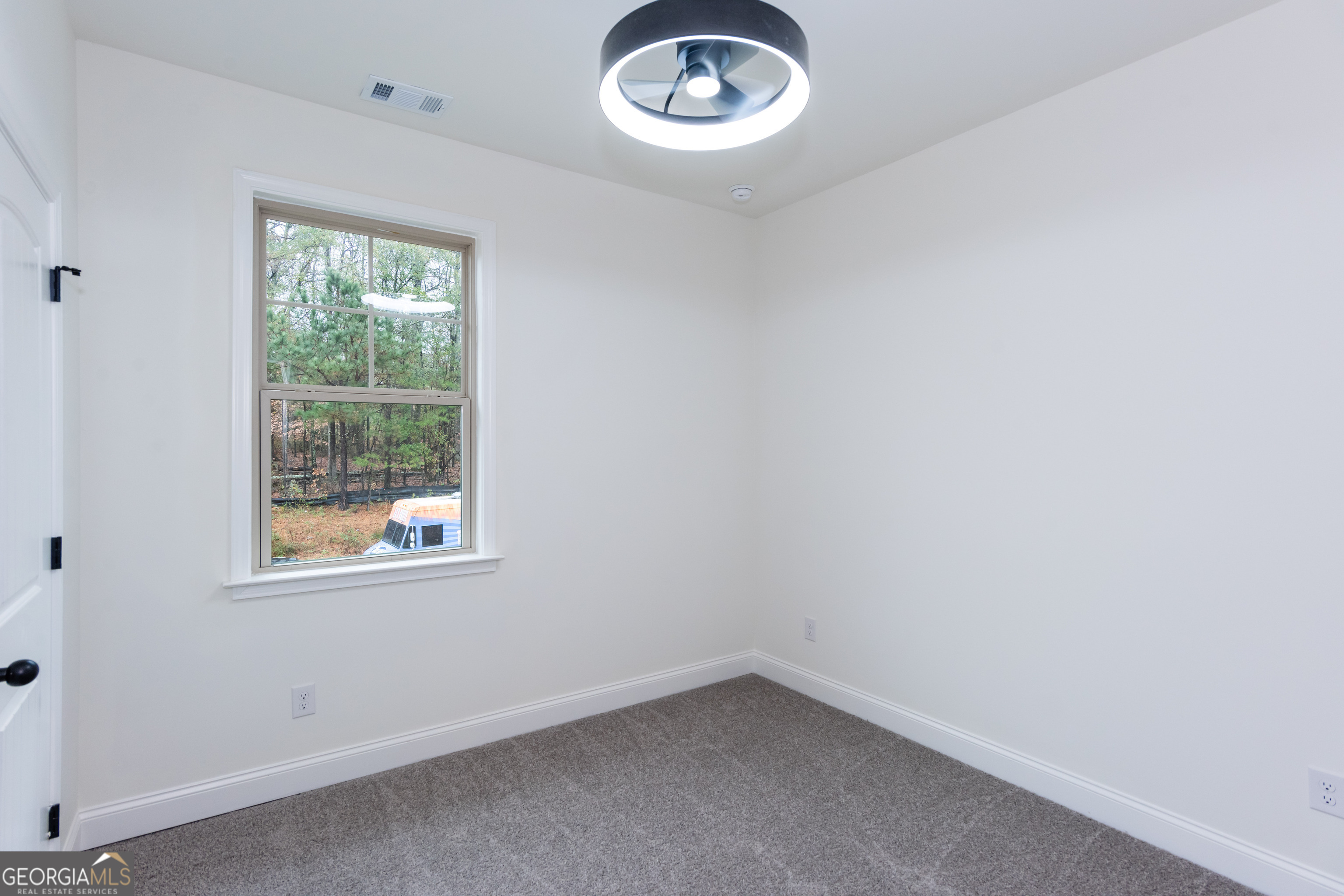 3342 Landings S Drive Southwest Atlanta, GA 30331 - Photo 24 of 34 an empty room with a window