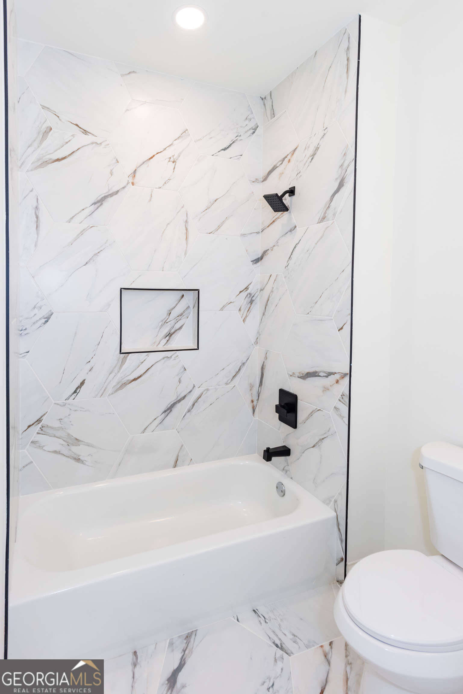 3342 Landings S Drive Southwest Atlanta, GA 30331 - Photo 27 of 34 a bathroom with a toilet and a bathtub